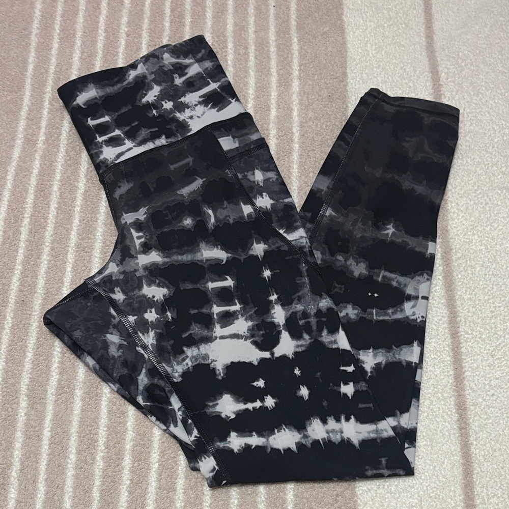 Old Navy Black and Gray Tie-Dye Leggings